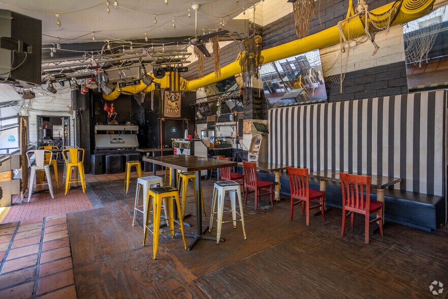 More Photos Of 266 S Palm Canyon Dr, Palm Springs Restaurant For Sale
