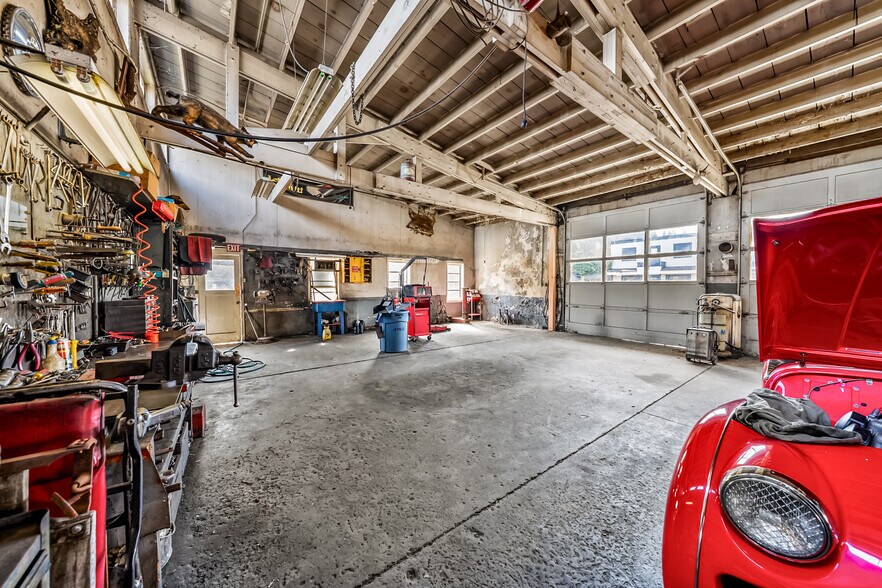 More Photos Of 205 E California St, Jacksonville General Retail For Sale