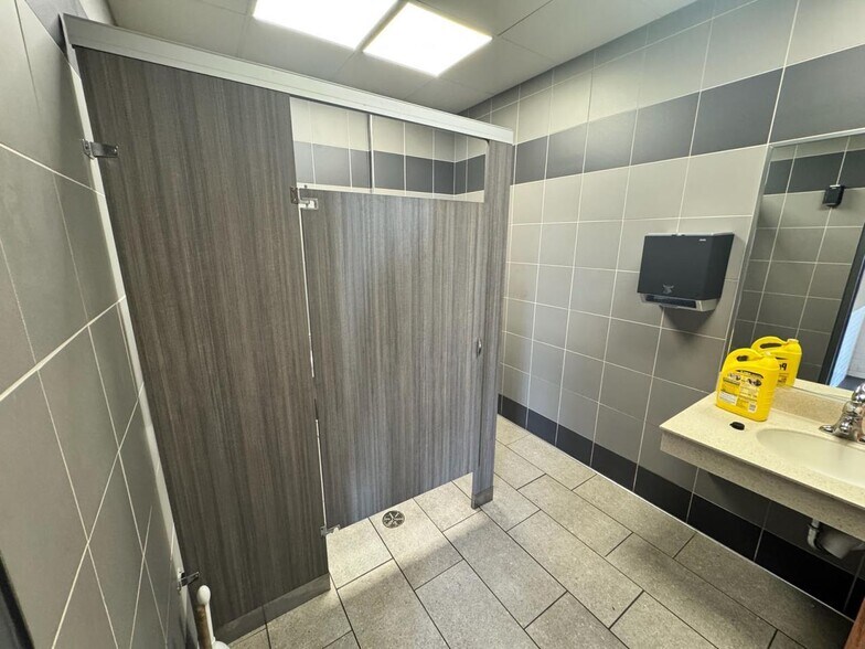 More Photos Of 1181 Stone Dr, Harrison Restaurant For Sale
