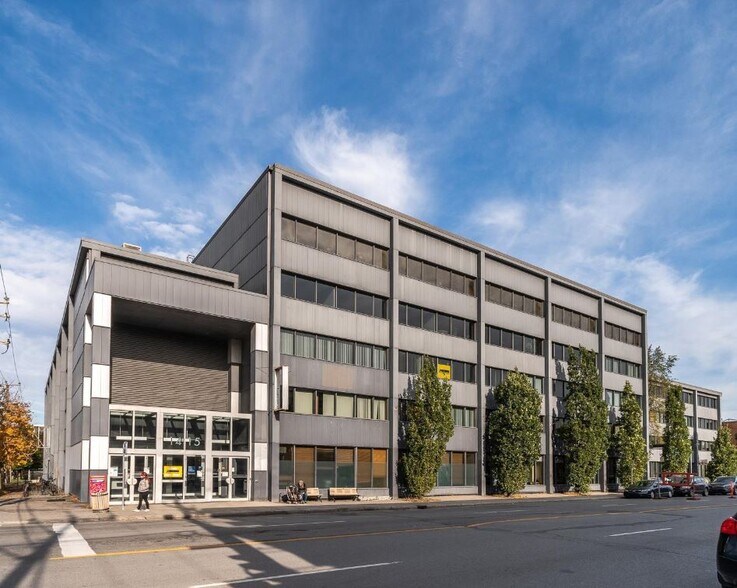 Primary Photo Of 1415-1425 Jarry Rue E, Montréal Medical For Lease