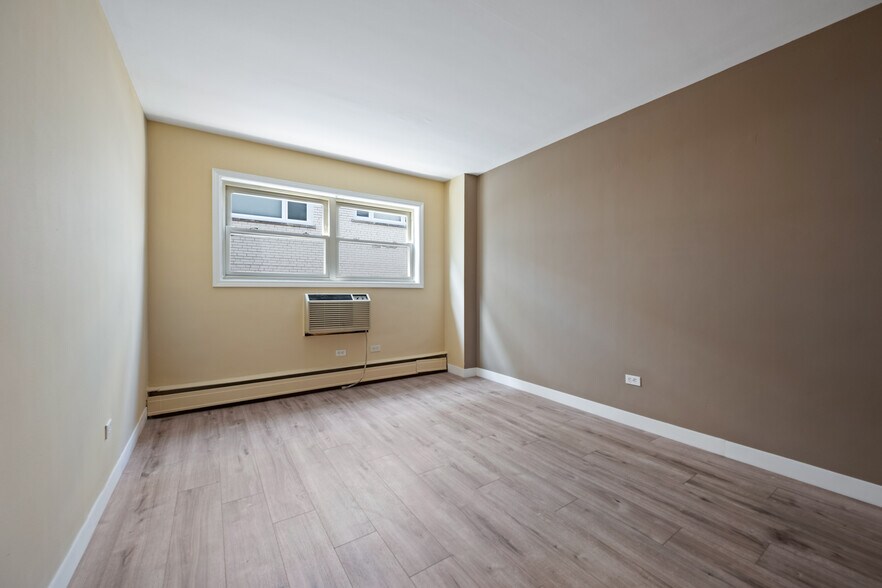 More Photos Of 7827 North Ave, River Forest Apartments For Sale