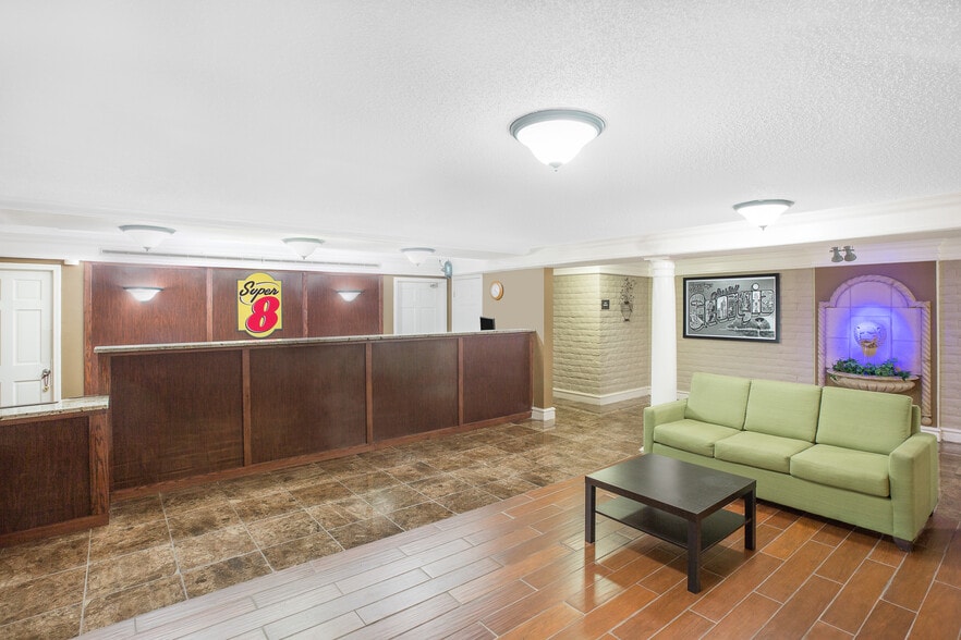 More Photos Of 7377 Six Flags Dr, Austell Hotel For Sale