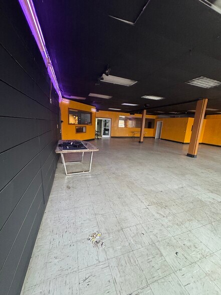 More Photos Of 4453 Summer Ave, Memphis Department Store For Lease