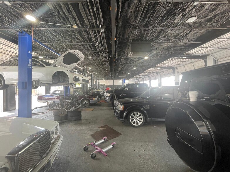 More Photos Of 7300 Southwest Fwy, Houston Freestanding For Lease