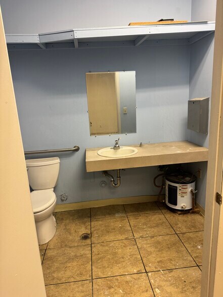 More Photos Of 4608 Spenard Rd, Anchorage Service Station For Lease