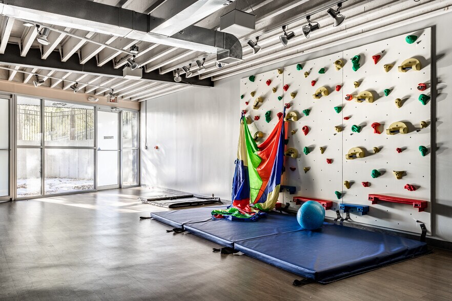 More Photos Of 11712 N Michigan Rd, Zionsville Office For Sale