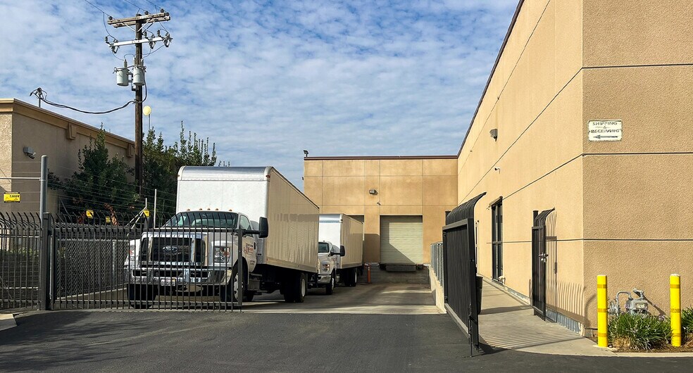 More Photos Of 96 S West Ave, Fresno Warehouse For Lease