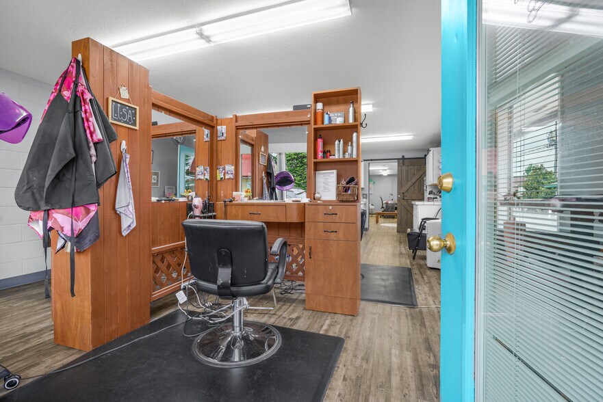More Photos Of 118 Engle Ave, Molalla Storefront For Sale