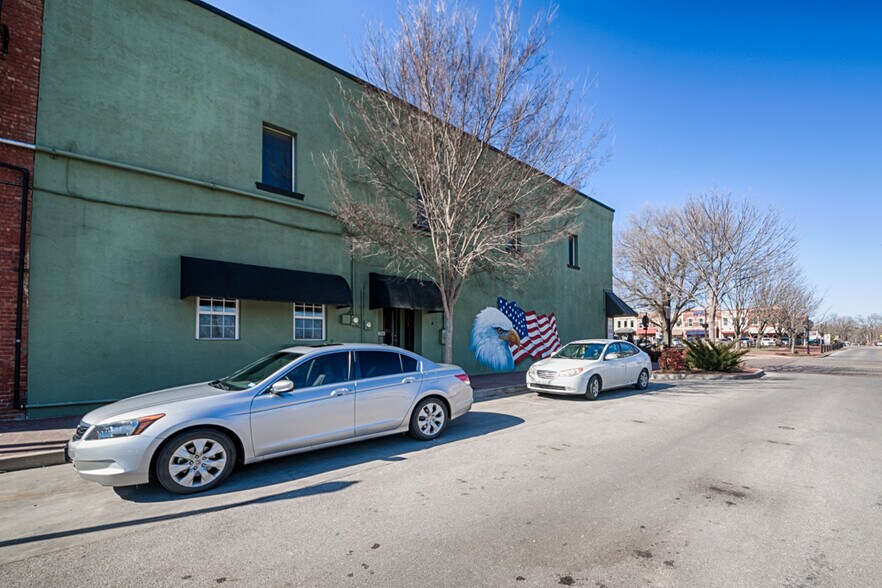 More Photos Of 116 E Central Ave, Bentonville Storefront Retail Residential For Sale