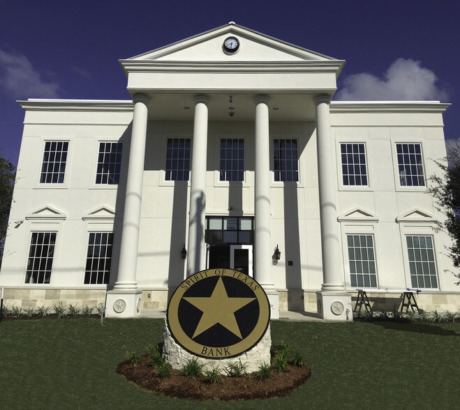 More Photos Of 1100 W Main St, Tomball Office For Lease