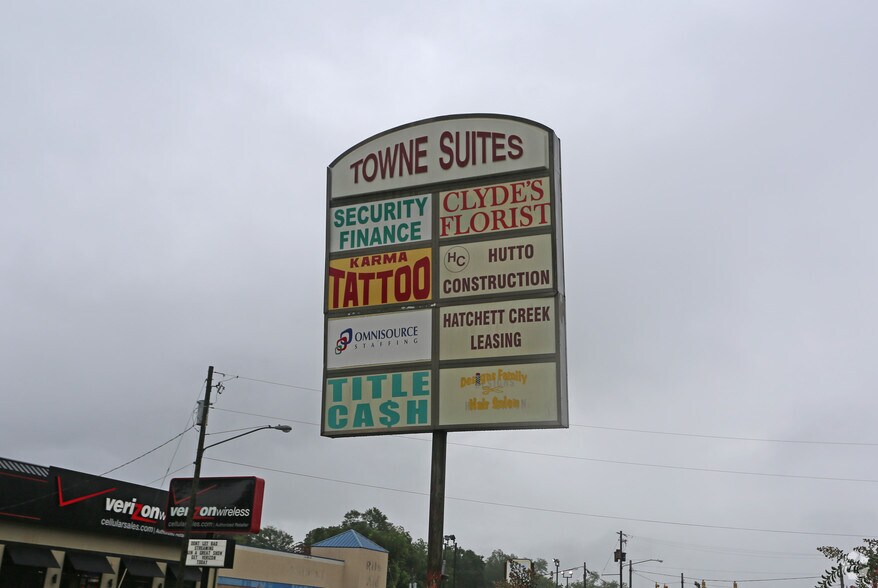 More Photos Of 511 Battle St E, Talladega Storefront For Lease