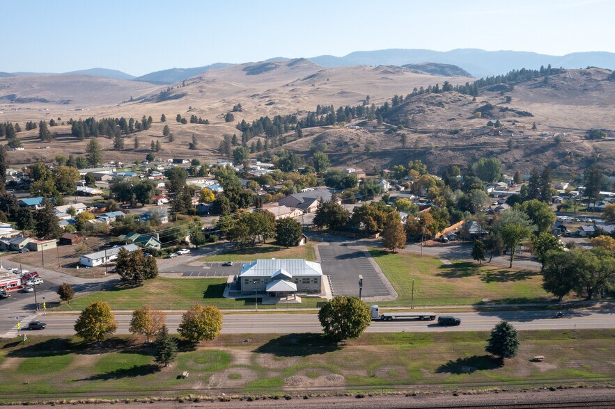 More Photos Of 200 W Railroad Ave, Plains Medical For Sale