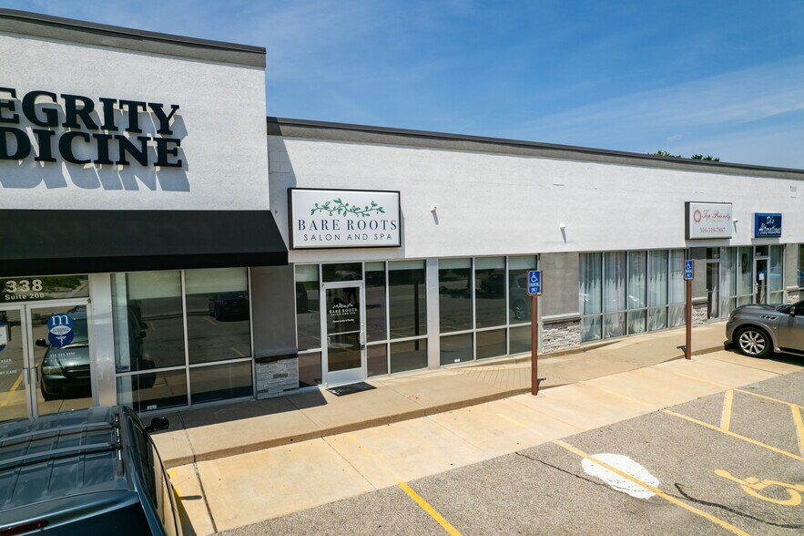 More Photos Of 338 S Andover Rd, Andover General Retail For Lease
