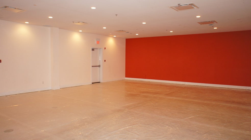 More Photos Of 10451 99 Ave, Fort Saskatchewan Storefront For Sale