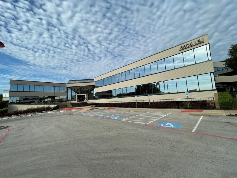More Photos Of 6606 Lyndon B Johnson Fwy, Dallas Office For Lease