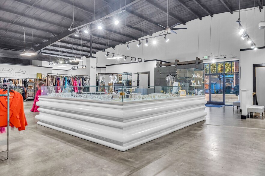 More Photos Of 1720 Pass Rd, Gulfport General Retail For Sale