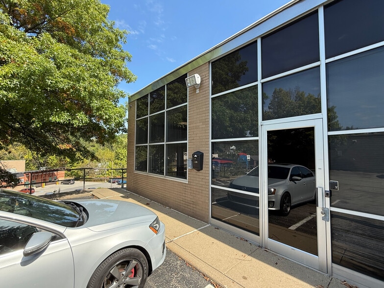 Primary Photo Of 2809 Banksville Rd, Pittsburgh Office For Lease