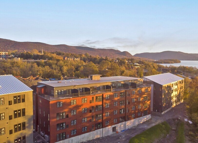 More Photos Of 18-30 Edgewater Pl, Beacon Apartments For Sale