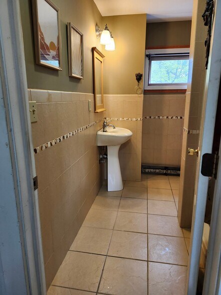 More Photos Of 1392 Pocono Blvd, Mount Pocono Office For Sale