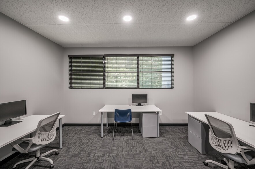More Photos Of 21755 N I-45 Fwy, Spring Flex For Sale