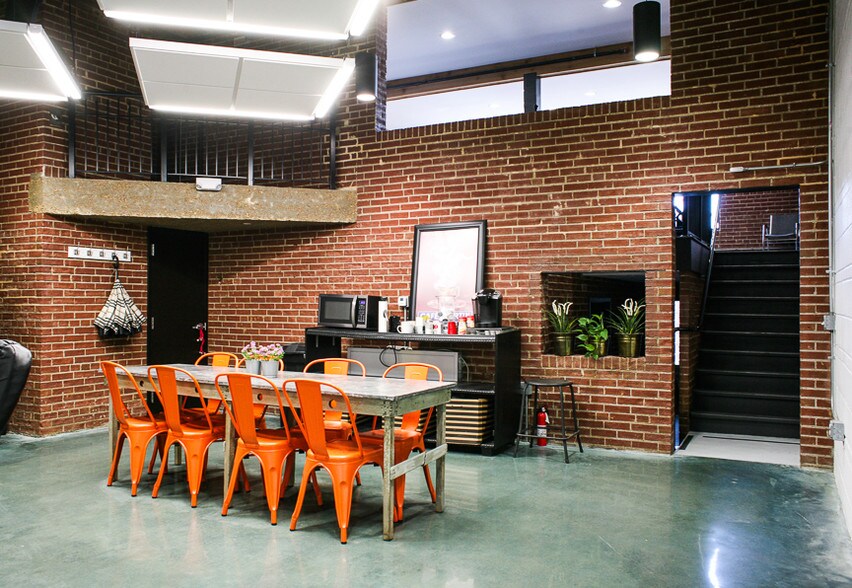 More Photos Of 1701 Delmar Blvd, Saint Louis Freestanding For Lease