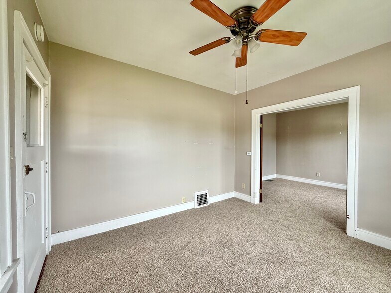 More Photos Of 4529 11th St, Rock Island Office For Sale