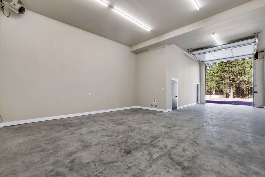 More Photos Of 217 Simmons St, Mccall Showroom For Sale