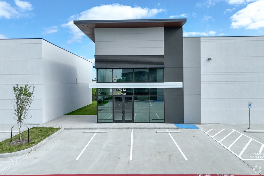 More Photos Of 282 Bucees Blvd, Katy Unknown For Lease