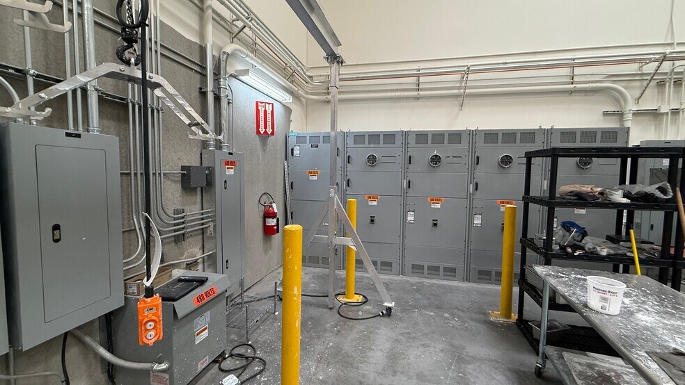 More Photos Of 1545 Pama Ln, Las Vegas Research And Development For Lease