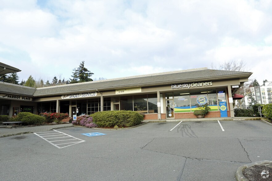 More Photos Of 7633-7695 SE 27th St, Mercer Island Storefront For Lease