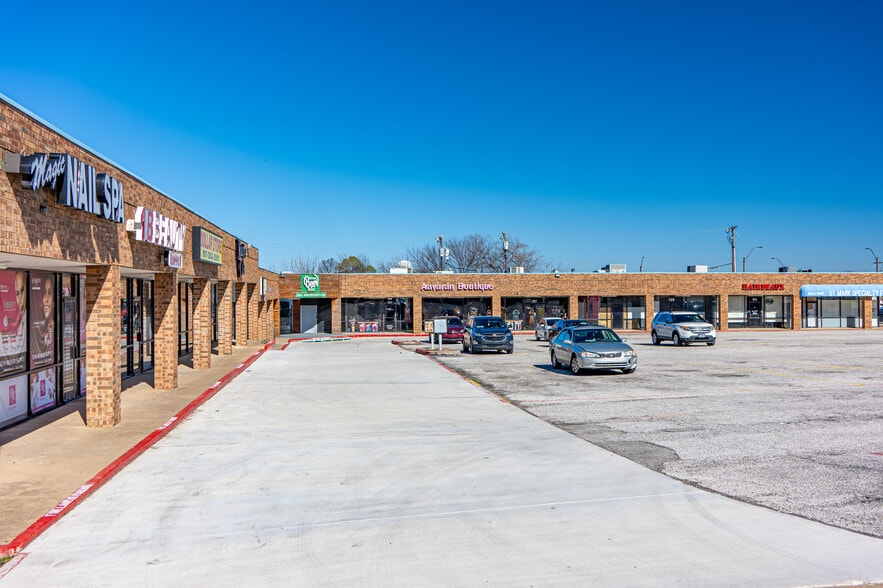 More Photos Of 501 N Main St, Euless Freestanding For Sale