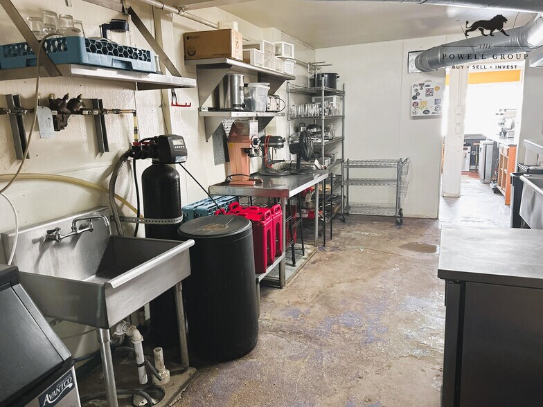 More Photos Of 3017 34th St, Lubbock General Retail For Sale