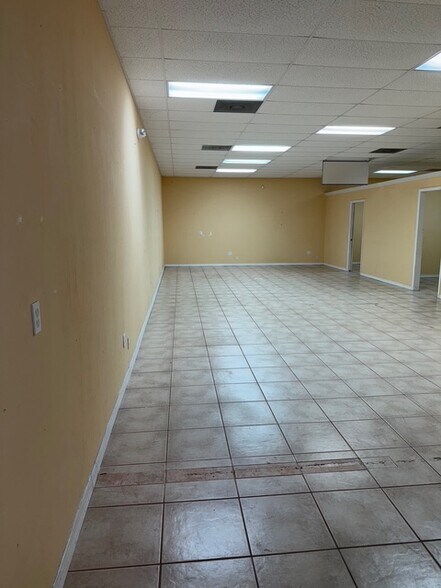 More Photos Of 3894 Mannix Dr, Naples Light Manufacturing For Lease