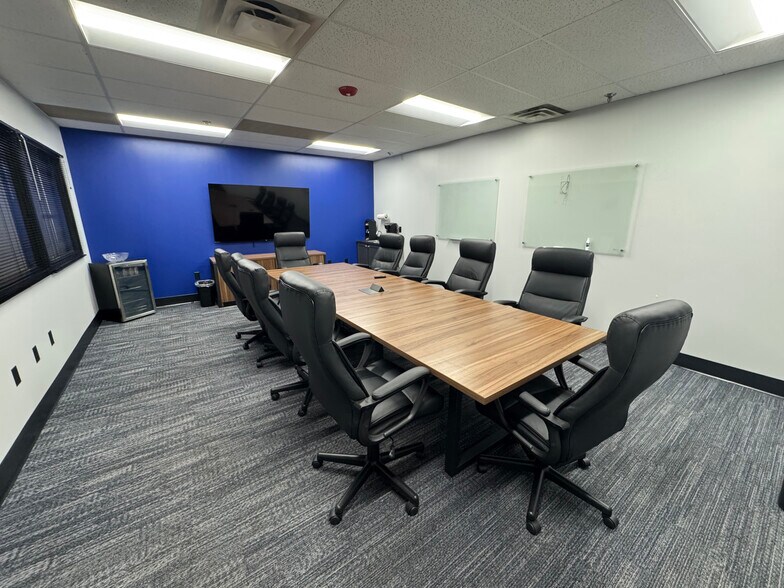 More Photos Of 2000 E 196th St N, Westfield Warehouse For Lease