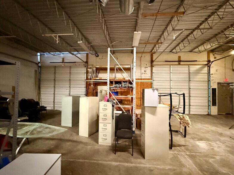 More Photos Of 2618 Airline Blvd, Portsmouth Showroom For Sale