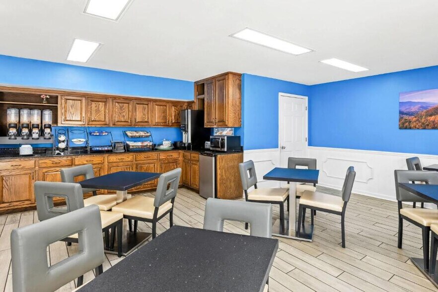 More Photos Of 164 Jameson Inn Dr, Forest City Hotel For Sale