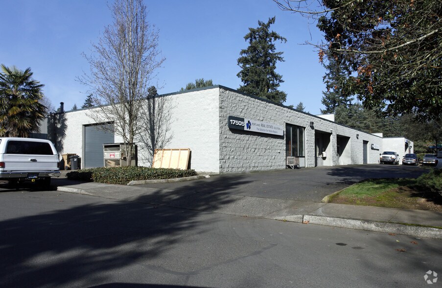 More Photos Of 17425-17505 SW Pilkington Rd, Lake Oswego Warehouse For Lease