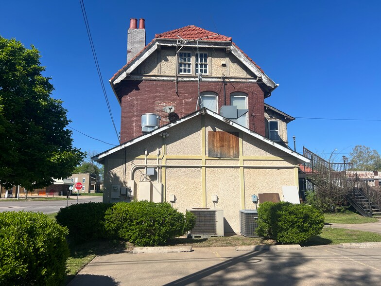 More Photos Of 821 W Broadway St, Muskogee Restaurant For Sale