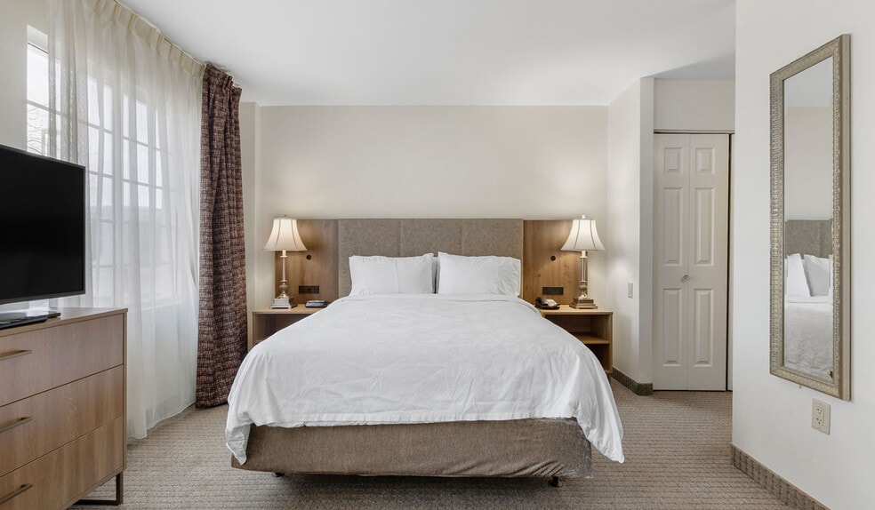 More Photos Of 1611 Airport Commerce Dr, Austin Hotel For Sale