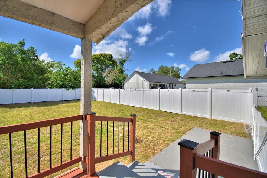 More Photos Of 208 Center St, Auburndale Office For Sale
