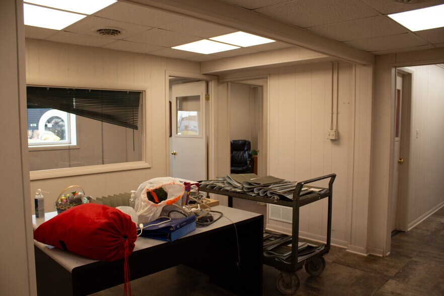 More Photos Of 645 Bellefontaine Ave, Marion Light Distribution For Sale