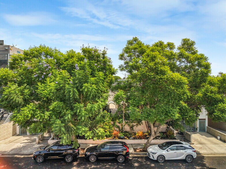 More Photos Of 944 N Orange Grove Ave, Los Angeles Apartments For Sale