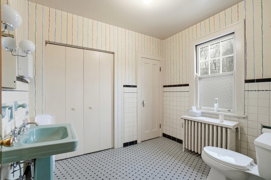 More Photos Of 820 Delta Ave, Cincinnati Office For Sale