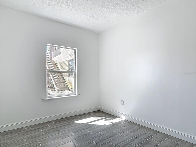 More Photos Of 547 N Ridgewood Ave, Daytona Beach Office For Lease
