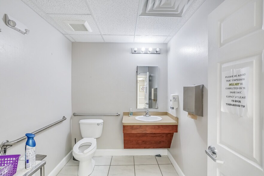 More Photos Of 13214 Palm Beach Blvd, Fort Myers Medical For Sale