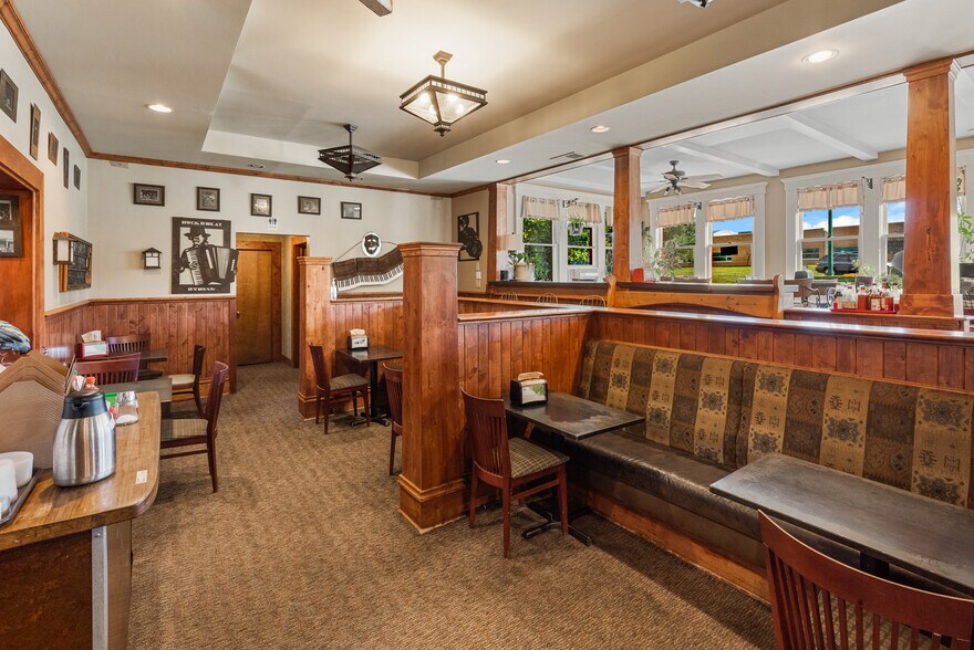 More Photos Of 2711 W College St, Bozeman Restaurant For Sale