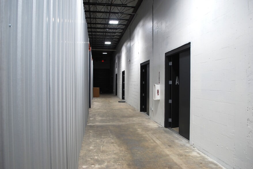 More Photos Of 1100 25th St, West Palm Beach Warehouse For Lease