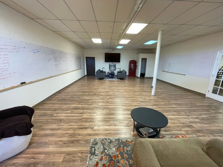 More Photos Of 86 Lackawanna Ave, Woodland Park Warehouse For Lease