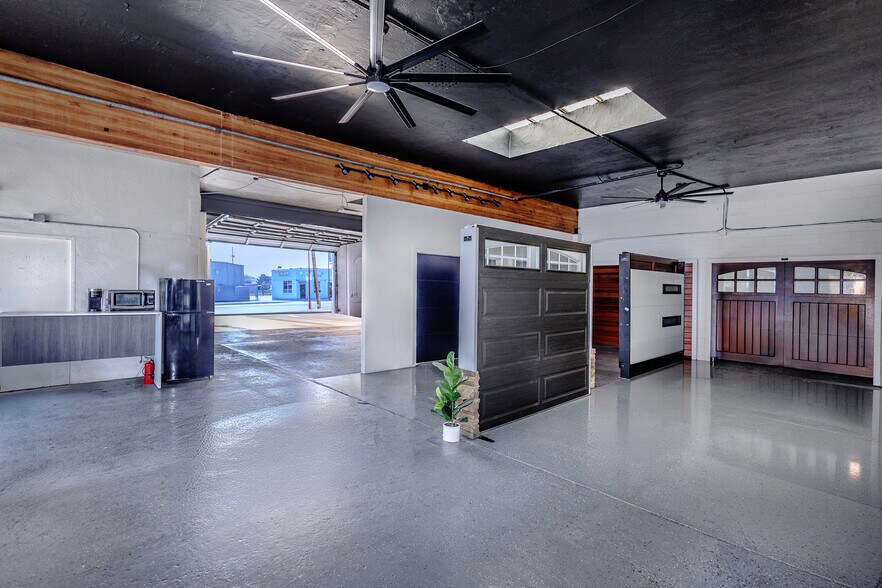 More Photos Of 2951 Middlefield Rd, Redwood City Service For Sale