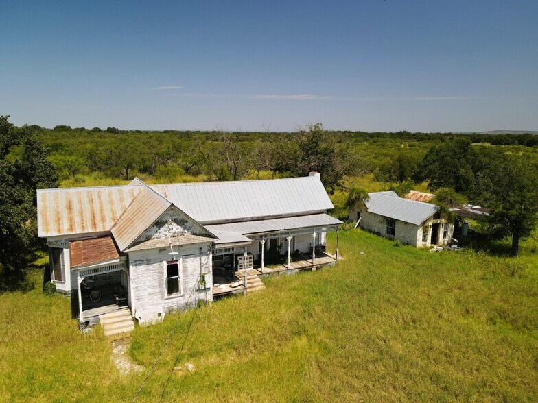 More Photos Of 17662 US 87 Hwy, Fredericksburg Flex For Sale